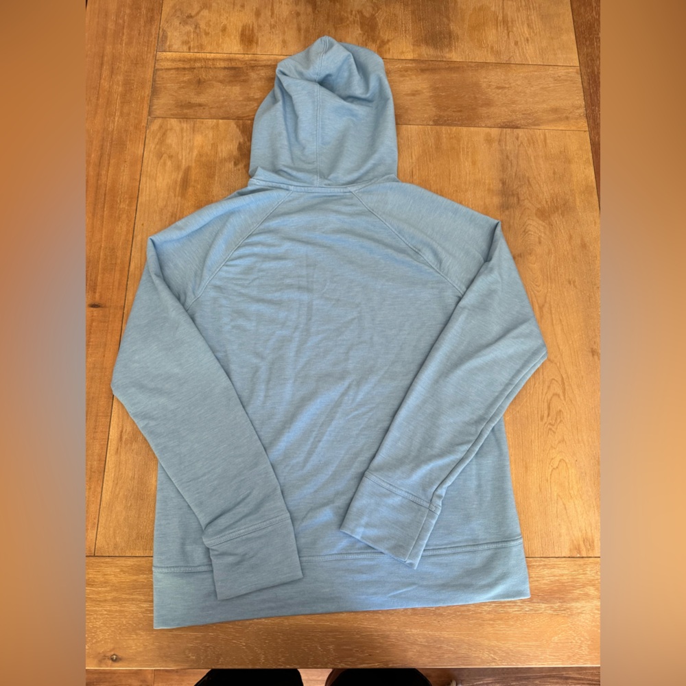 SMALL: Under Armour light blue sweatshirt